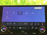 FM・AMやテレビ、Bluetoothなど、複数の音楽・メディア機能を一覧から選べる画面です。普段お使いの音源に合わせて切り替えられ、車内での時間をより便利に楽しめます。