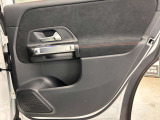 パワーシートの操作は、スイッチがシートの形状をしておりますので、ダイレクトに調節が可能でございます。