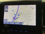 【9インチディスプレイオーディオ】各種オーディオ機能とスマホ連携機能を搭載。ナビキットを装着しているので、車載ナビとしても使用可能です。機能の詳細につきましては、展示店舗までお尋ねください。