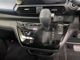 操作が簡単なシフトレバーですのでストレスなく運転が出来ますよ!