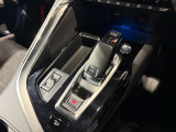 シフトレバーも操作性良く出来ています。運転しながらドライブモードを切り替え可能です。