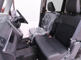 厚みがあって、座り心地のいいソファのようなシート。運転席も助手席もリラックスしてゆったりと座れます。