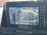アラウンドビューモニターは4方のカメラで真上から車を見たようにモニターで確認ができます。周辺の安全確認、小さなお子様や障害物も目視で確認できるので駐車のしやすさだけでなく、事故防止にも役立ちます。