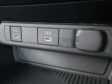 USBを接続できます。