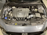 SKYACTIV-G搭載!爽快なパワーフィールと低中速の豊かなトルクによる実用域での扱い易さを是非体感して下さい!エンジンルーム内の清掃も行き届いております♪