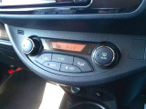 こまめな温度管理のできるオートエアコンがついたお車です