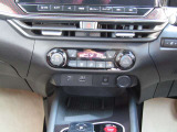 オートエアコン搭載!ワンタッチで車内温度を一括管理できます!!