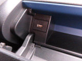 USBポートはスマートフォンの充電などにご利用いただけます♪