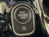 メモリー付きパワーシートが装備されている車両はシートの位置・ドアミラーの角度・ハンドルの位置を3名まで記憶出来ます。
