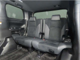便利な5:5分割可倒式シートです。収納と乗車人数のバランスに優れています♪荷物の大きさに応じたラゲージスペースをフレキシブルに作り出せるので、シーンに応じた使い方ができます♪