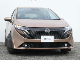 アダプティブLEDヘッドライト。フロントカメラで前方の状況を検知し対向車や先行車に眩しい思いをさせることなく必要なところだけを遠くまで照射します。