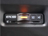 ◆ETC2.0装着◆進化したドライブ体験。料金収受システムだけだったETCが生まれ変わって、高速道路を賢く使うETC2.0に進化しました。多彩な情報サービスが便利で快適なドライブ体験を提供します。