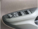 もちろんパワーウィンドゥ付きです。オート機能もついています。