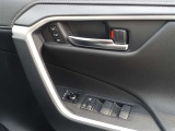 シートメモリーを装備しております!運転する方のシートポジションにボタン一つで操作できるので、とても楽々ですね♪