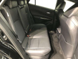 【後部座席】も当然、綺麗・清潔に仕上げております。内装の綺麗なお車は気持ちが良いですし、コンディションのいい車が多いです。これもオススメの1台です。