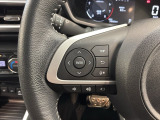 ステアリングにオーディオ操作スイッチが付いています。オーディオ画面に直接タッチしなくても操作が出来ますので、運転に集中できます。
