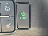 ワンタッチで省燃費走行をサポートするECONスイッチを装備。
