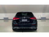 リヤデザイン・・・絞り込まれたCピラーがより一層のワイド感を演出する、存在感に満ちたリヤエンド。