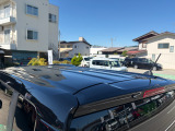 目立つキズ凹み等はありませんが、中古車という商品の特性ルーフには子キズや塗装しみがあります
