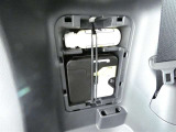 スペアタイヤレス車です。応急セットを搭載しております。