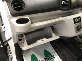 車内の整理整頓に役立つ便利な収納が車内のいたるところに設置されています。