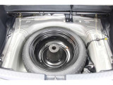 もしもの時のパンク修理キット。空気バルブに薬剤を入れて電動コンプレッサで空気を送り込むだけなので危険な作業や体力が少なくてすみます。ですがあくまで応急処置の為本修理が必要です。