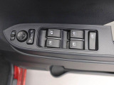 パワーウィンドゥ 運転席ドアスイッチ照明付です。電動格納ミラーも手元でワンモーションで可能です。