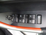 運転席からも操作可能な全席パワーウィンドウが装備されています。