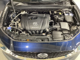 SKYACTIV-G搭載!爽快なパワーフィールと低中速の豊かなトルクによる実用域での扱い易さを是非体感して下さい!エンジンルーム内の清掃も行き届いております♪