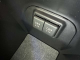 充電用USB付き。スマートフォンなどの充電に便利です。