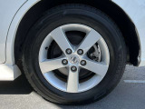 おしゃれは足元から。日産純正のアルミホイールで足元すっきり。タイヤサイズは195/65R15になります
