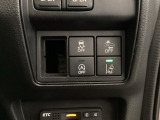 Hondaセンシング用の、VSA(ABS+TCS+横滑り抑制)解除と路外逸脱抑制機能のオンオフスイッチなどはハンドルの右側に装備しています。