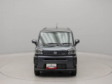ボンネットフードの左右前端が見やすく車両感覚がつかみやすいので、狭い道でも安心して運転できます。