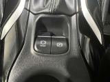 電動パーキングブレーキ、ブレーキホールド機能付き。