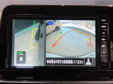 前後左右4つのカメラで、上から見たような映像をお届け、駐車時も安心、アラウンドビューモニター付(肉眼では確認し辛い左前の映像に切り替えることも可能です)。