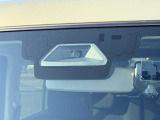 【スズキ セーフティサポート】走行中に前方の車両等を認識し、衝突しそうな時は警報とブレーキで衝突回避と被害軽減をアシスト。より安全にドライブをお楽しみいただけます。