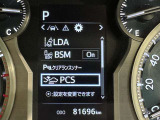 レーンディパーチャーアラートとは車線または走路からの逸脱の可能性を警告すると共に、車線または走路からの逸脱を避けるためのハンドル操作の一部を支援する機能です。詳細は販売店スタッフまでおたずねください。