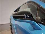 BMWのミラーは車種によって異なりますがレーンチェンジウォーニングが装備されております。詳しくは当店スタッフまでお問い合わせくださいませ。