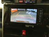 バックガイドモニターで、後方を確認しながら安心して駐車することができます。運転初心者も熟練者も必須の機能ですよ!