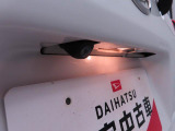 バックの苦手な初心者や女性にうれしいバックモニター 運転席の死角になる真後ろが確認できます。 (^^♪
