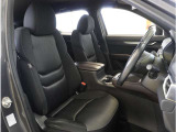 【清潔感のある運転席&助手席】隅々までクリーニングの行き届いた運転席&助手席。目立ったシミや汚れ等もございません。快適なドライブをどうぞ。
