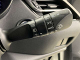 車外の明るさによって自動で点灯・消灯するオートライトも搭載