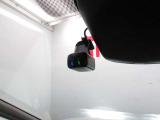 ドライブレコーダー☆いくら安全運転をしていても、事故に巻き込まれることもあります。万が一のときに証拠として使えるドライブレコーダー純正オプションで4万円ほどかかるものが付いています!