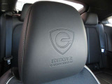 「Edition R」ロゴを刻印した専用ヘッドレストを採用。Rotary-EVの特別感を演出し、乗り込むたびに所有する歓びを感じられるこだわりの装備です。