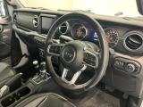 運転席周りになります。