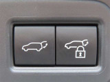 両手が荷物で塞がっている時にはコレ!パワーバックドアで開閉ラクラクです。バックドアに手が届かない時も、リモコンで開閉の操作が可能です。もちろん、荷物もたっぷり積めます。
