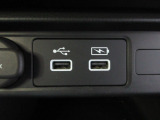 便利な充電用USBジャックも付いています。