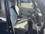 運転席前列シートです。