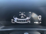 大型メーターで視界も良好な運転席廻りです。運転時の視線移動が少なくて済むので、安全性にも一役かってくれます。