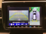 マルチビューカメラシステム搭載車です。お車の周囲を全方位でカバーします。後方・前方・両脇と、コンディションが悪い視界でもカラーモニターに映し出した映像がドライバーをサポートします。